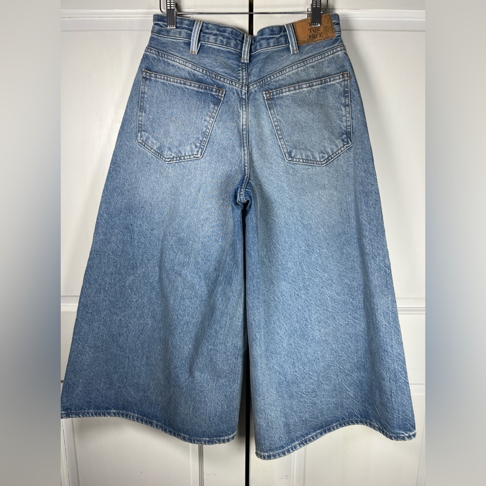 NWOT We The Free Cropped High Waist Extra Wide Leg Medium Wash Jeans Size 27 - Picture 2 of 9